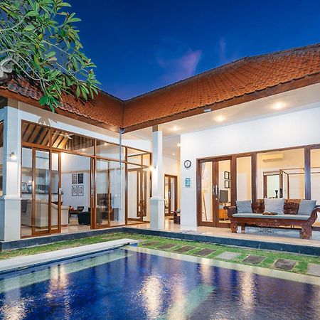 Mahayana Villa Batu Belig - Close To The Beach チャングー エクステリア 写真
