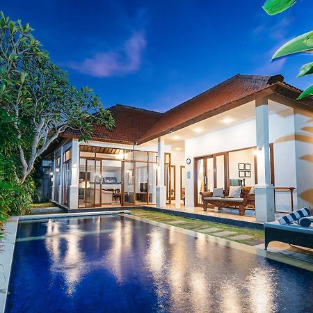 Mahayana Villa Batu Belig - Close To The Beach チャングー エクステリア 写真